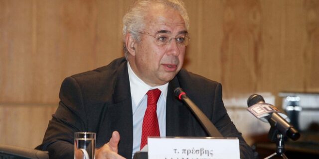 Πέθανε ο διπλωμάτης Αδαμάντιος Βασιλάκης
