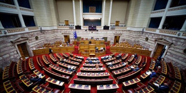 Κόντρα αρχηγών στη Βουλή για το εργασιακό νομοσχέδιο