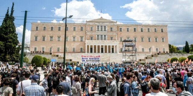 Απεργία για τα εργασιακά: Οι πολίτες στο δρόμο για να προστατέψουν το 8ωρο