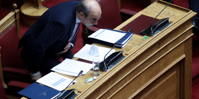 Εργασιακό νομοσχέδιο: Η επίθεση Χατζηδάκη στην αντιπολίτευση και η δέσμευση του ΣΥΡΙΖΑ για κατάργηση