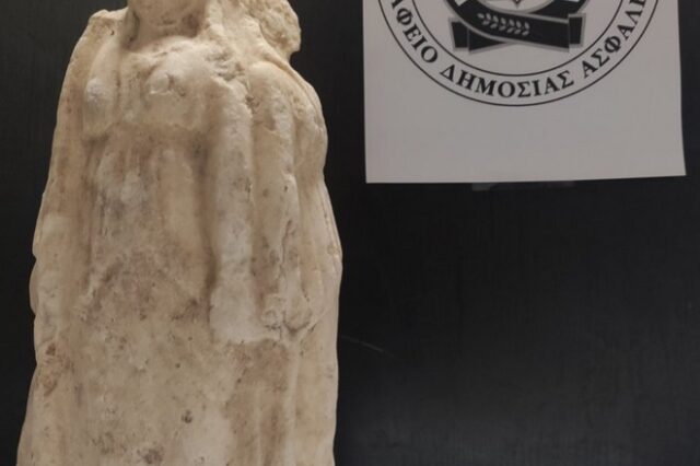 Θεσσαλονίκη: Σύλληψη τριών ανδρών που προσπάθησαν να πουλήσουν αρχαίο αγαλματίδιο
