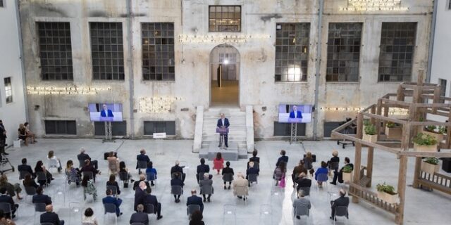 Opening Της Έκθεσης Portals Στο Καπνεργοστάσιο