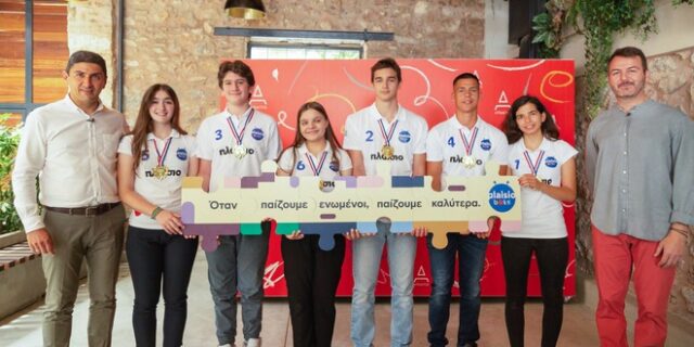 Η ομάδα Plaisiobots βραβεύεται για τη «χρυσή» της νίκη
στη Διεθνή Ολυμπιάδα Ρομποτικής
