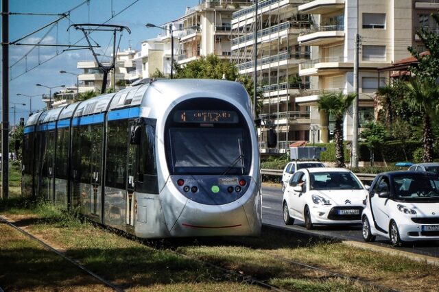 Κακοκαιρία Μπάλλος: Ξεκίνησε η λειτουργία του τραμ – Κανονικά τα δρομολόγια του μετρό