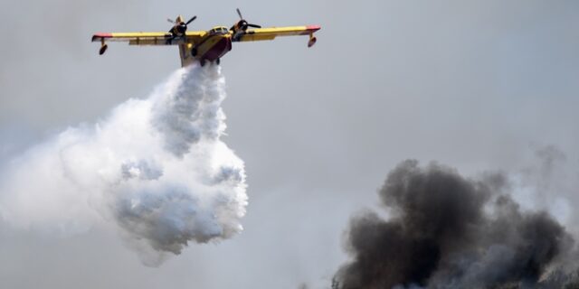 Κρήτη: Σε ύφεση η φωτιά που καίει δασική έκταση στον Άγιο Νικόλαο
