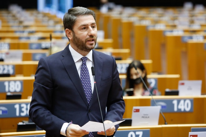 Ανδρουλάκης: Ήρθε η ώρα να ξανασηκώσουμε το λάβαρο της δημοκρατικής παράταξης