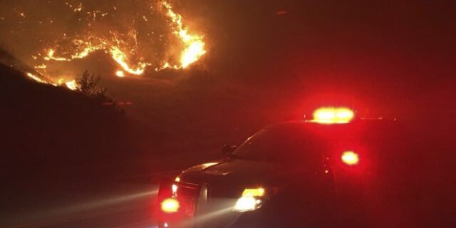 Κόλαση στον Καναδά: Εκατοντάδες άνθρωποι αναγκάστηκαν να αφήσουν τα σπίτια τους λόγω πυρκαγιών