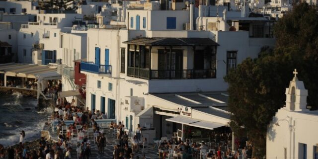 Μύκονος: Πώς σχολίασε ο ξένος Τύπος το νέο lockdown στο νησί των Ανέμων