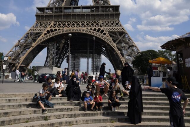 Παρίσι: Ανοίγει ξανά ο Πύργος του Άιφελ για το κοινό μετά από 9 μήνες