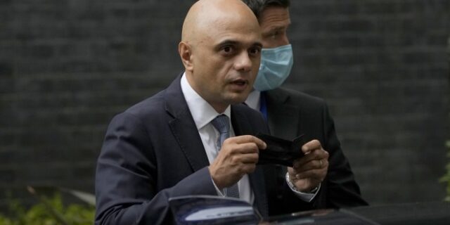 Θετικός στον κορονοϊό ο υπουργός Υγείας Σατζίντ Τζάβιντ