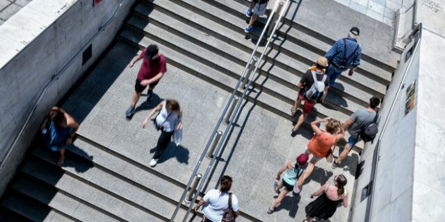 Κορονοϊός: 907 νέα κρούσματα σήμερα στην Αττική