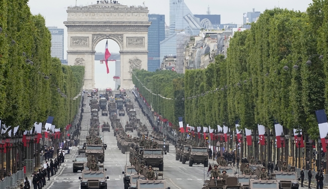 Η Γαλλία γιόρτασε την εθνική επέτειο, υπό την τήρηση των αυστηρών μέτρων