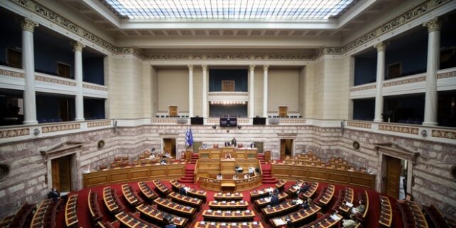 Αντιδράσεις δικαστών και νομικών για “αποσπασματική επίκληση” του Συντάγματος