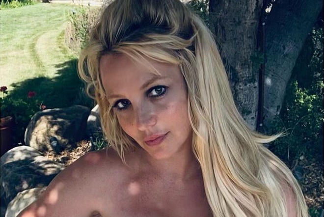 Η Μπρίτνεϊ Σπίαρς είναι ελεύθερη και ποζάρει topless στο Instagram
