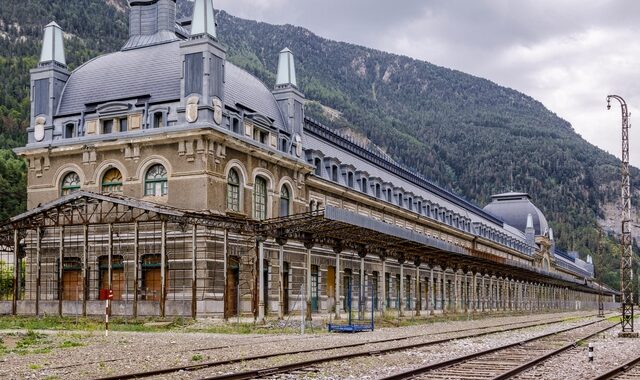 Ισπανία: Ιστορικός σιδηροδρομικός σταθμός ξαναζωντανεύει ως ξενοδοχείο