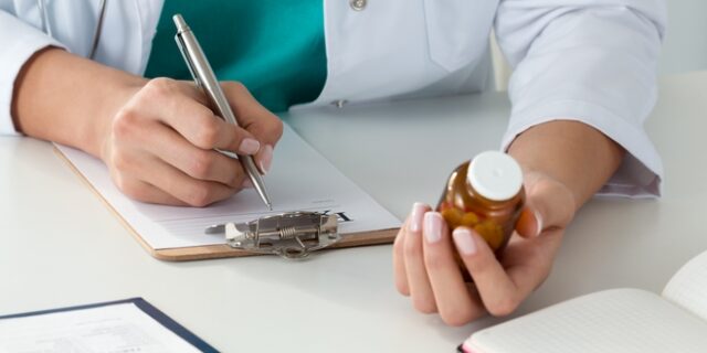 Τεράστια απάτη σε βάρος του ΕΟΠΥΥ: Δεκάδες γιατροί σε κύκλωμα με πλαστές συνταγές