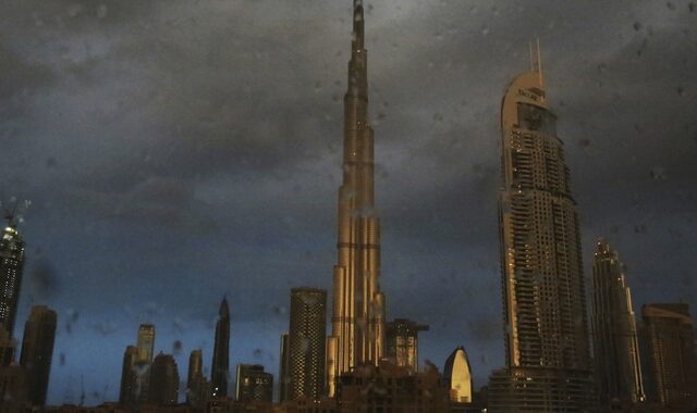 Ντουμπάι: Προκαλούν βροχοπτώσεις για να αντέξουν τους 50 βαθμούς Κελσίου