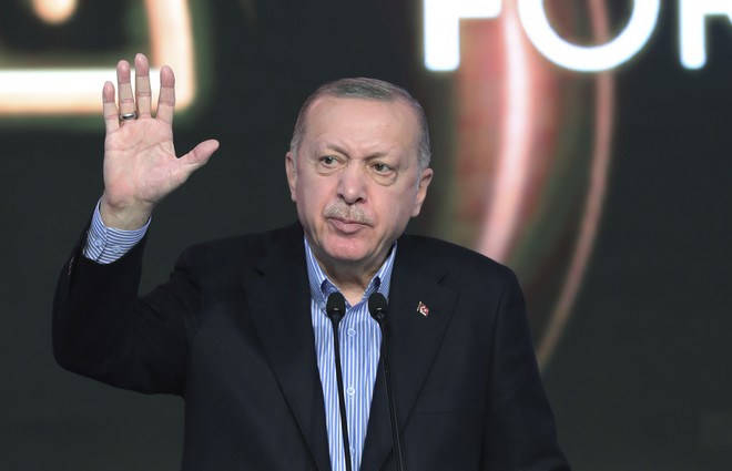 Τουρκία-δημοσκοπήσεις: Σε “ελεύθερη πτώση” το AKP του Ερντογάν