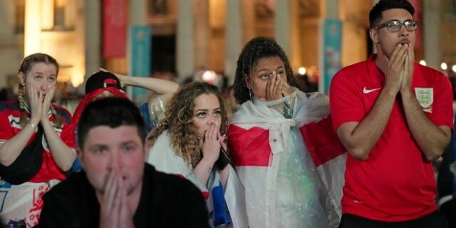 Euro 2020: Άγγλοι οπαδοί μάζεψαν 140.000 υπογραφές για να επαναληφθεί ο τελικός