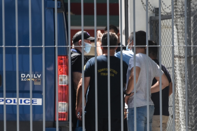 Πέτρος Φιλιππίδης: Οι 12 ώρες θρίλερ στα δικαστήρια – Τα κλάματα και το “θα πεθάνουμε μαζί”