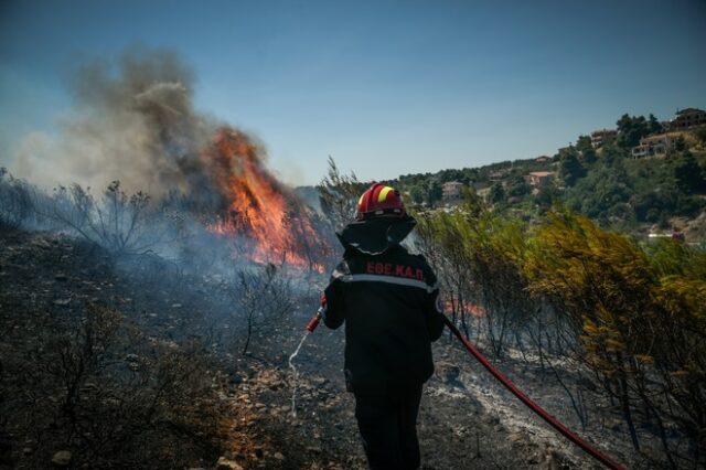 Φωτιά στη Νότια Εύβοια: Καλύτερη η εικόνα στην Κάρυστο