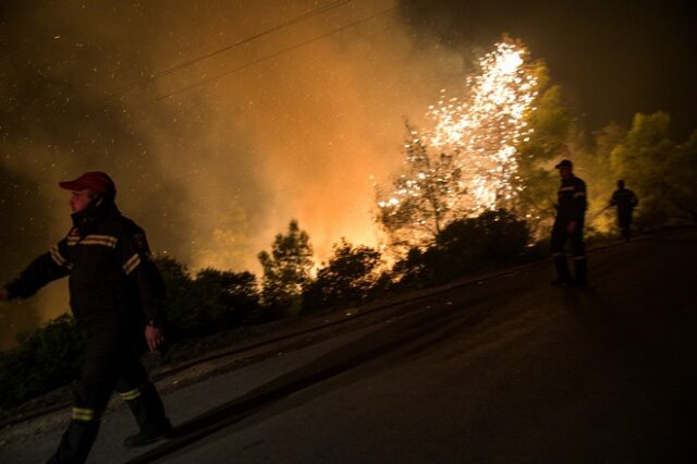 Πύρινα μέτωπα σε όλη τη χώρα: Ανεξέλεγκτη η κατάσταση στη Ρόδο