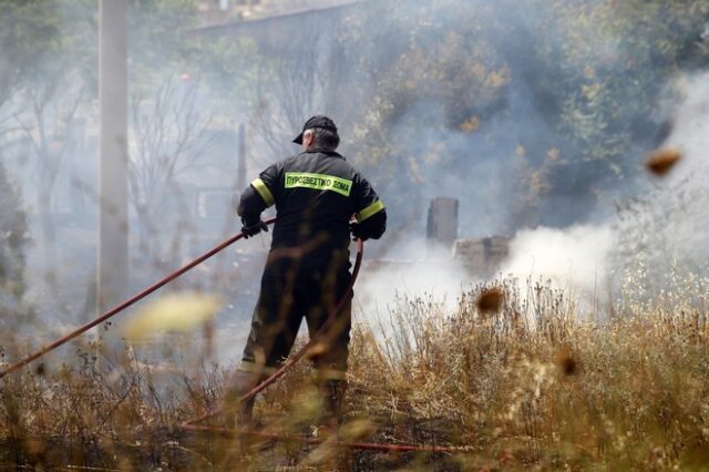 Σε ύφεση η μεγάλη φωτιά στην Μεγαλόπολη