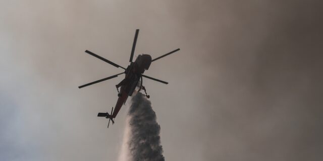 Πάτρα: Σε ύφεση η φωτιά στον Προφήτη Ηλία – Εκκενώθηκε προληπτικά ο οικισμός