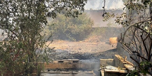 Φωτιά στη Σταμάτα: Μήνυμα από το 112 – “Παραμείνετε σε ετοιμότητα”