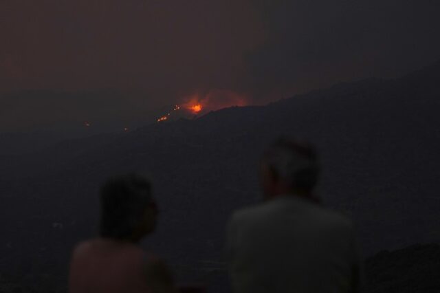 Κύπρος: Μαίνεται η φωτιά στα ορεινά Λεμεσού και Λάρνακας – Εκκενώθηκαν χωριά, κάηκαν σπίτια