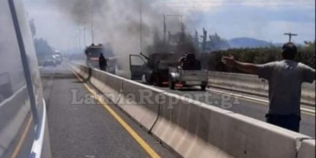 Μικροθήβες: Φωτιά σε όχημα μπλόκαρε για πάνω από 1 ώρα την Εθνική Οδό