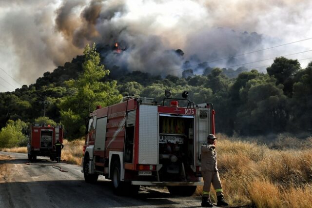 Κορινθία: Σε εξέλιξη η φωτιά – Μαίνεται και στην Επίδαυρο