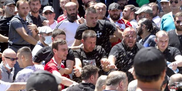 Γεωργία: Νεκρός ο καμεραμάν που είχε ξυλοκοπηθεί από ομοφοβικούς – Συγκεντρώσεις σ’ όλη τη χώρα