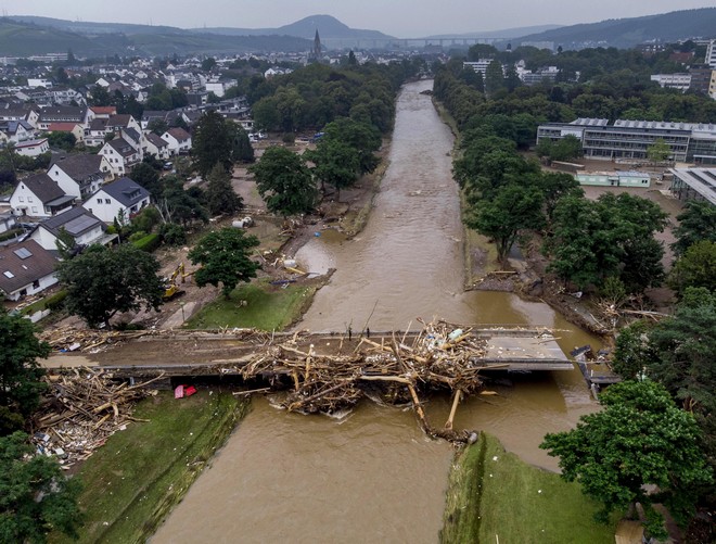 Γερμανία: Δραματική η κατάσταση από τις πλημμύρες – 141 νεκροί, 3.000 αγνοούμενοι