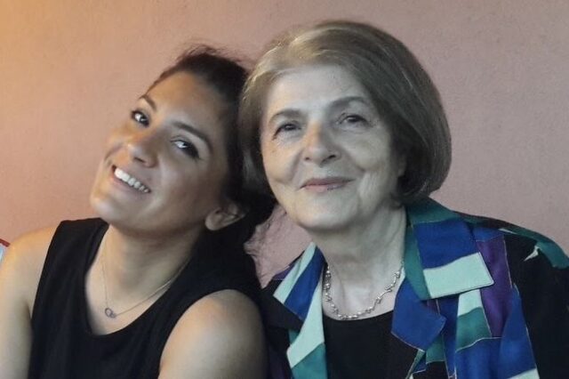 Θεσσαλονίκη: Στα 76 της χρόνια πήρε απολυτήριο λυκείου με 19,8 παραδίδοντας μαθήματα ζωής