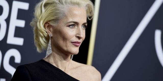 Τζίλιαν Άντερσον: “Τέλος τα σουτιέν, ας φτάσουν τα στήθη μου μέχρι τον αφαλό”