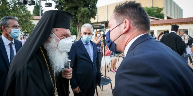 Συνάντηση Πέτσα – Ιερώνυμου για την πορεία των εμβολιασμών