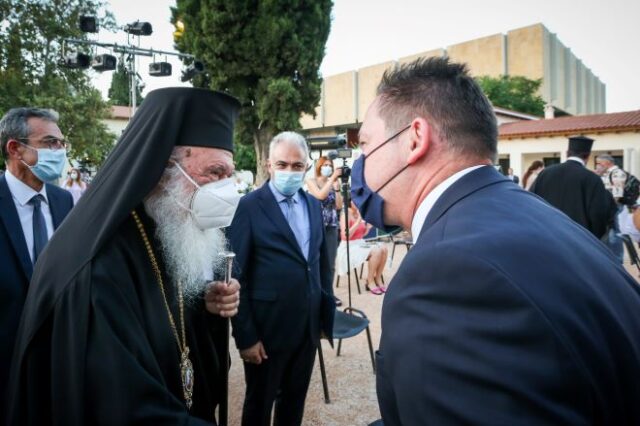 Συνάντηση Πέτσα – Ιερώνυμου για την πορεία των εμβολιασμών