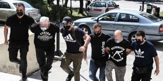 Ηλιούπολη: Προφυλακιστέοι ο αστυνομικός και ο πατέρας της 19χρονης