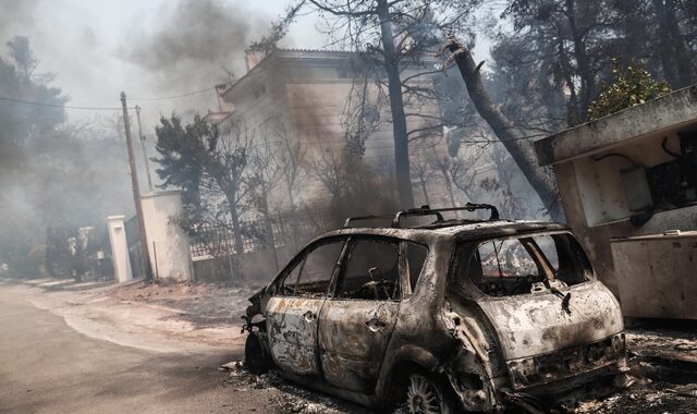 Φωτιά σε Σταμάτα, Ροδόπολη, Διόνυσο: Είκοσι σπίτια παραδόθηκαν στις φλόγες
