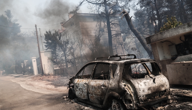 Φωτιά σε Σταμάτα, Ροδόπολη, Διόνυσο: Είκοσι σπίτια παραδόθηκαν στις φλόγες