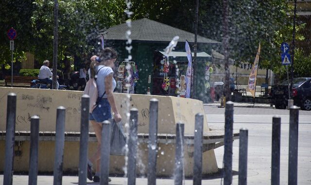 Καύσωνας: Καμίνι η Ελλάδα – Στο “κόκκινο” μέχρι το τέλος της εβδομάδας