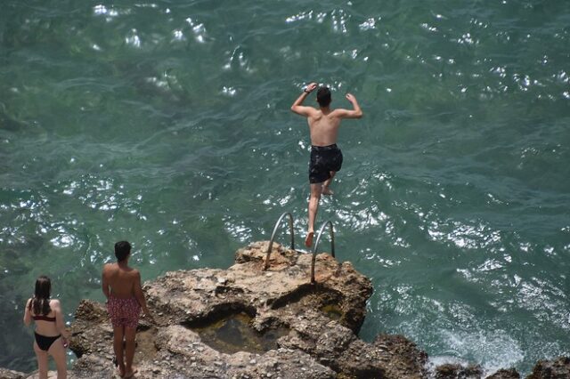 Έκτακτο δελτίο καιρού: Καύσωνας μέχρι την Παρασκευή – Ποιες περιοχές θα επηρεαστούν