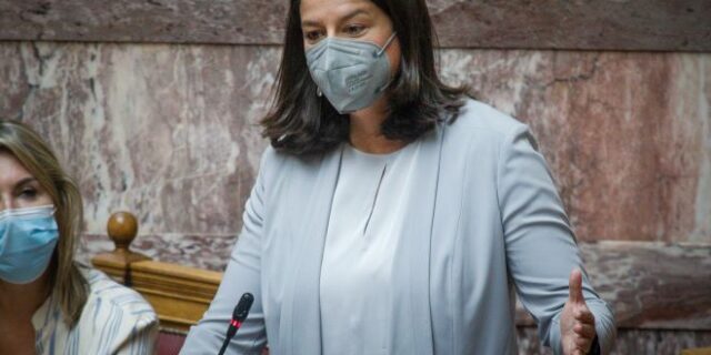 ΣΥΡΙΖΑ: Στο “βάθρο” της χειρότερης υπουργού Παιδείας η Κεραμέως