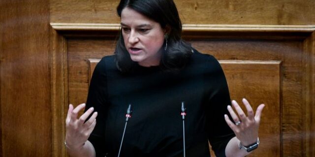 Επιμένει η Κεραμέως: Κόψαμε εισακτέους …για το καλό τους