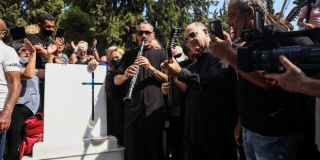 Τόλης Βοσκόπουλος: Το τελευταίο χειροκρότημα στον σπουδαίο λαϊκό τραγουδιστή