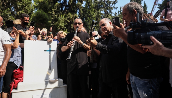 Τόλης Βοσκόπουλος: Το τελευταίο χειροκρότημα στον σπουδαίο λαϊκό τραγουδιστή