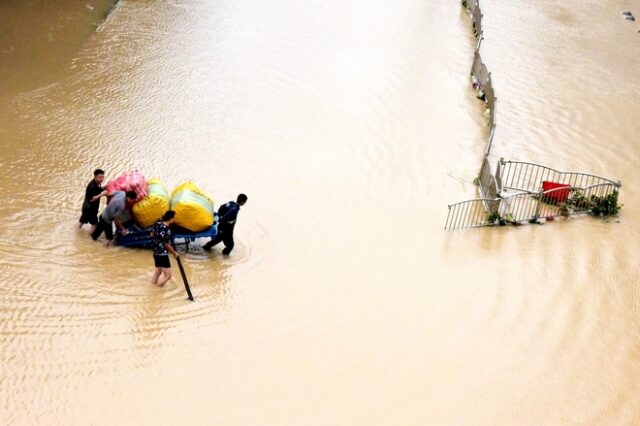 Κίνα: Στους 53 οι νεκροί από τις καταστροφικές πλημμύρες