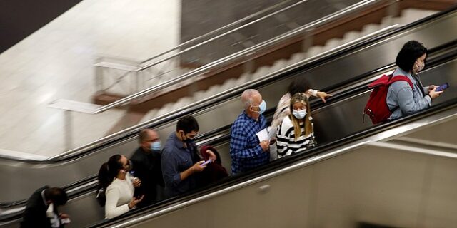 Κορονοϊός: “Καμπανάκι” για 4ο κύμα και 2.000 κρούσματα στα τέλη του μήνα – Σύσκεψη στο Μαξίμου