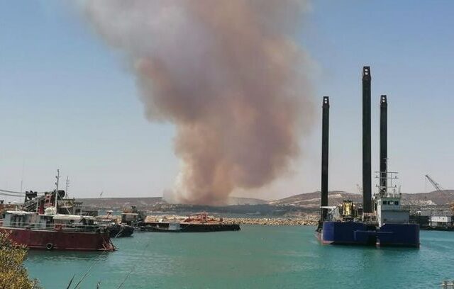 Φωτιά στην Κύπρο: Εκκενώθηκαν σπίτια στην Ακτή του Κυβερνήτη – Τρία πύρινα μέτωπα